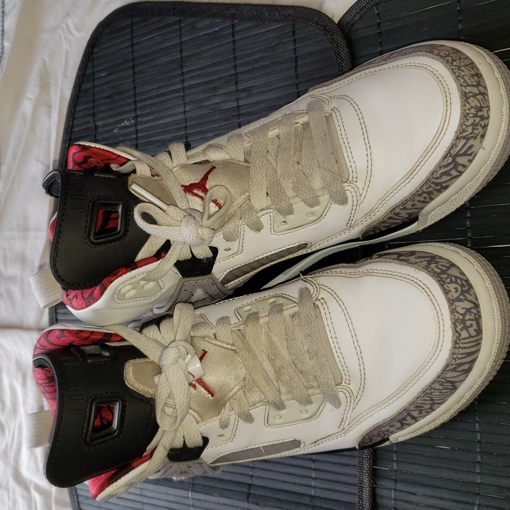 Air Jordan Brooklyn 4oa, size 7Y, white cement
